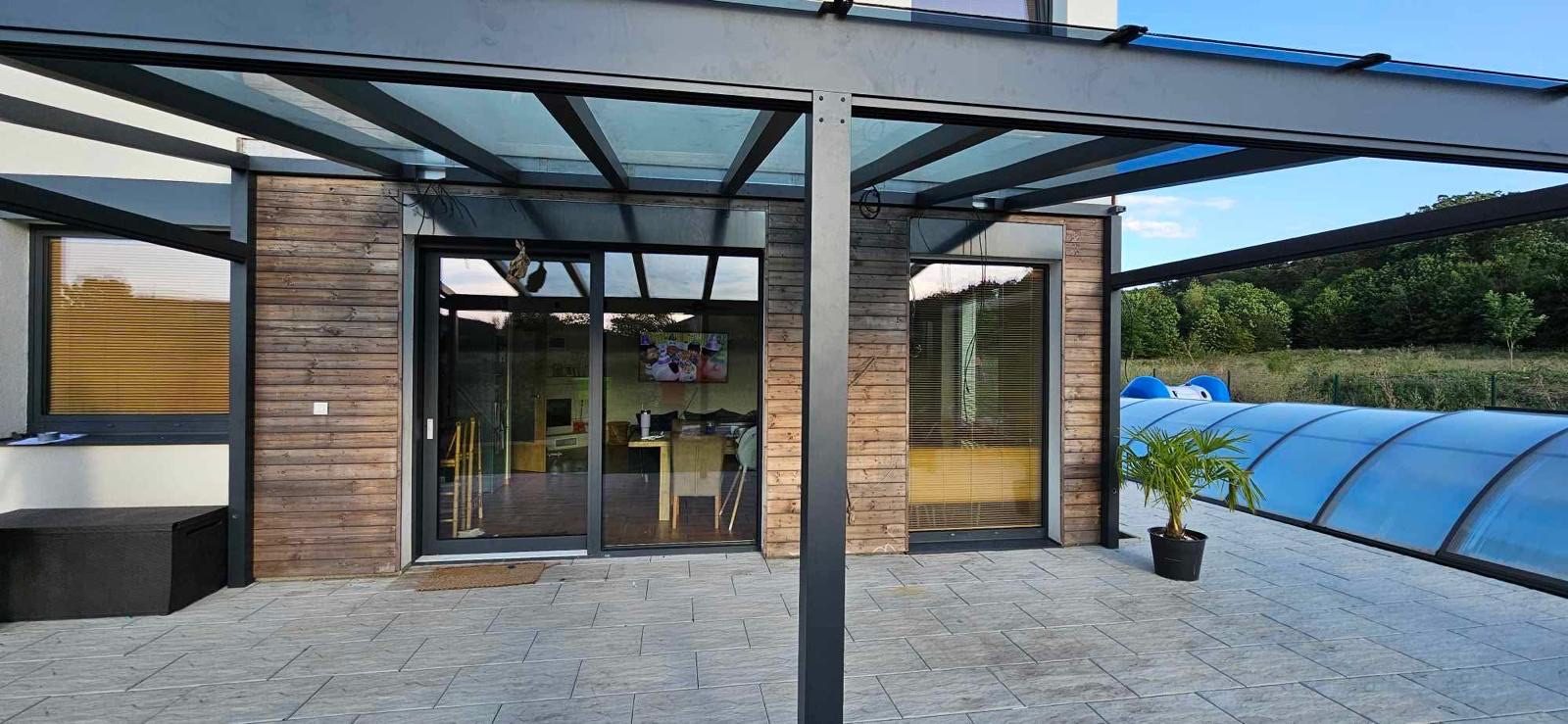 Carport přisazený k rodinnému domu