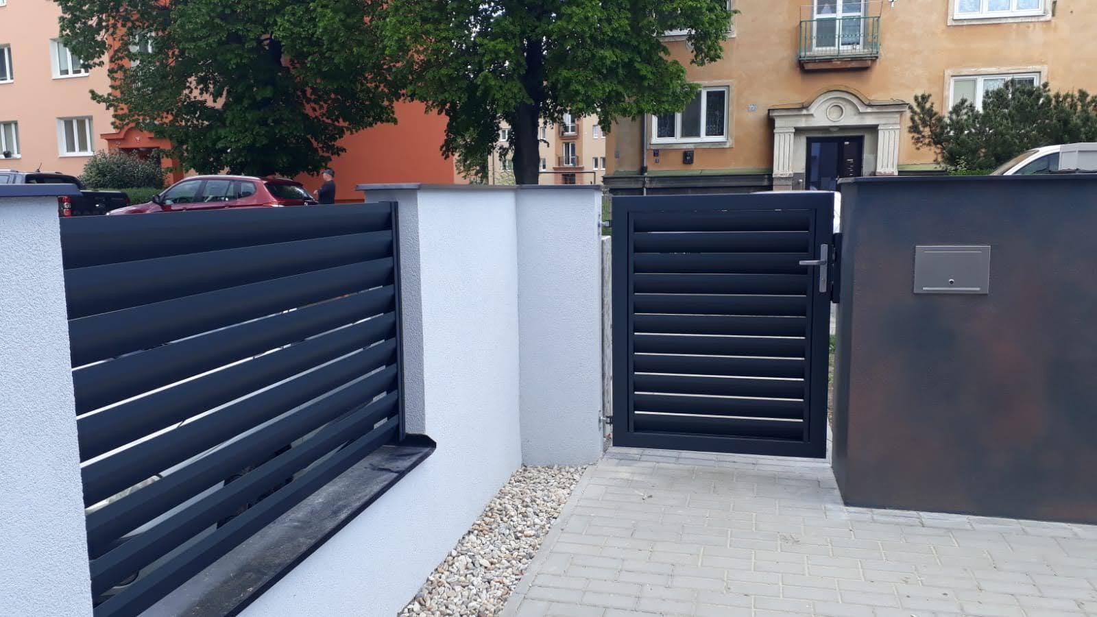 Vjezdová brána a branka v jednotném designu
